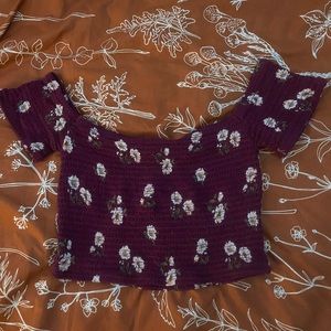 Off shoulder sleeve crop top